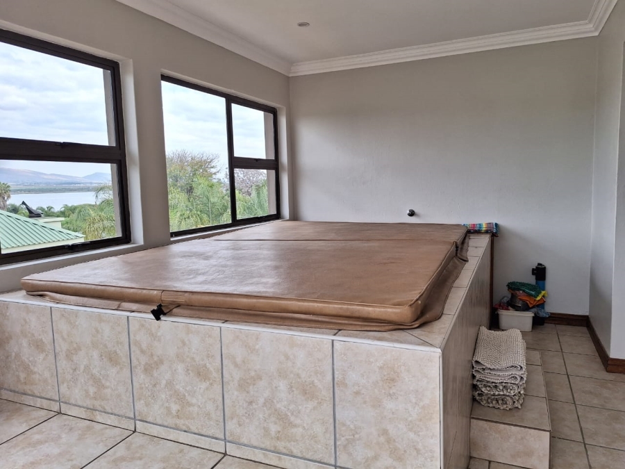 5 Bedroom Property for Sale in Caribbean Beach Club North West